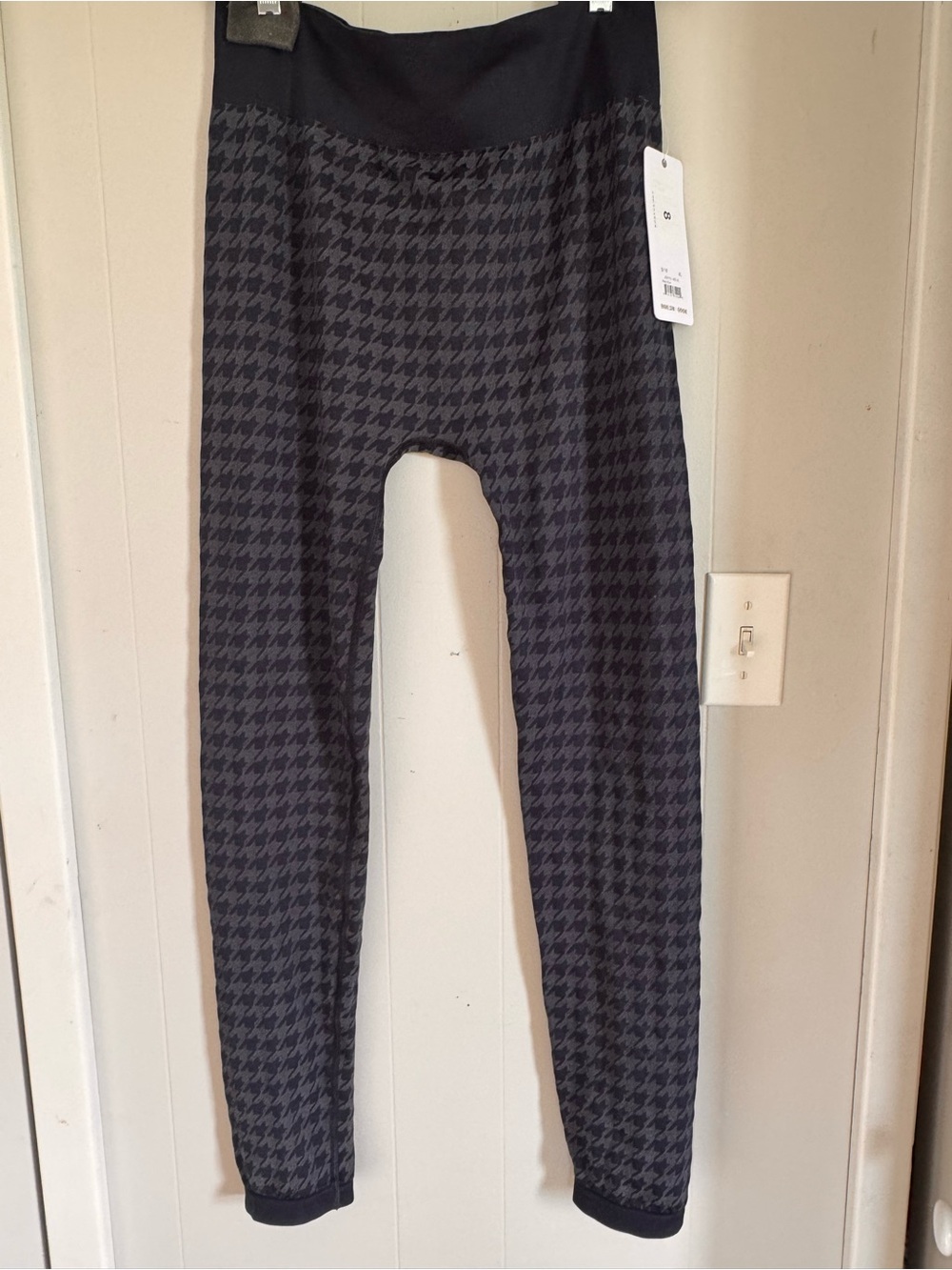 RHONE Navy Blue Houndstooth Performance Leggings *FIRM ON PRICE*